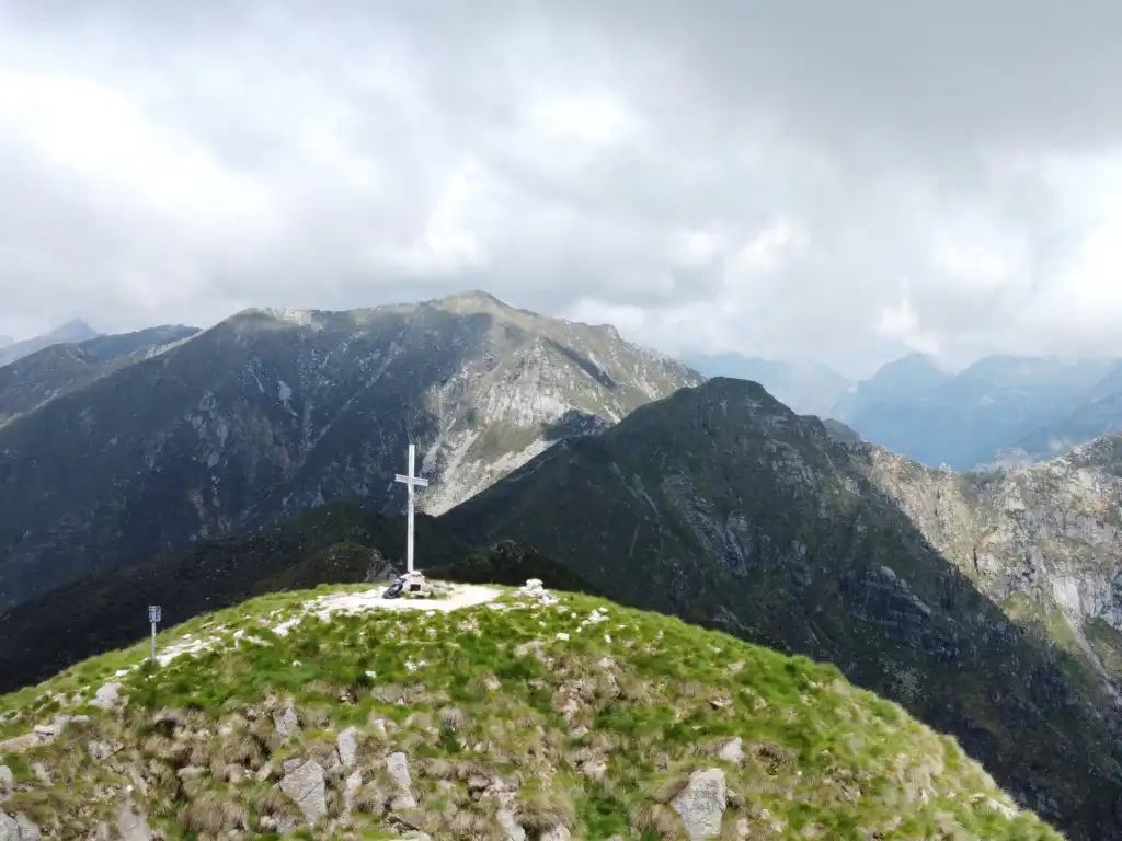 Vista aerea della cima del Madone (2051 m)