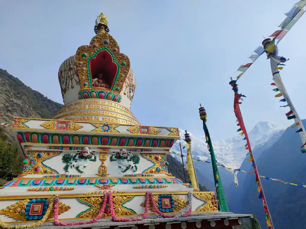 La bellissima stupa a Chhomrong